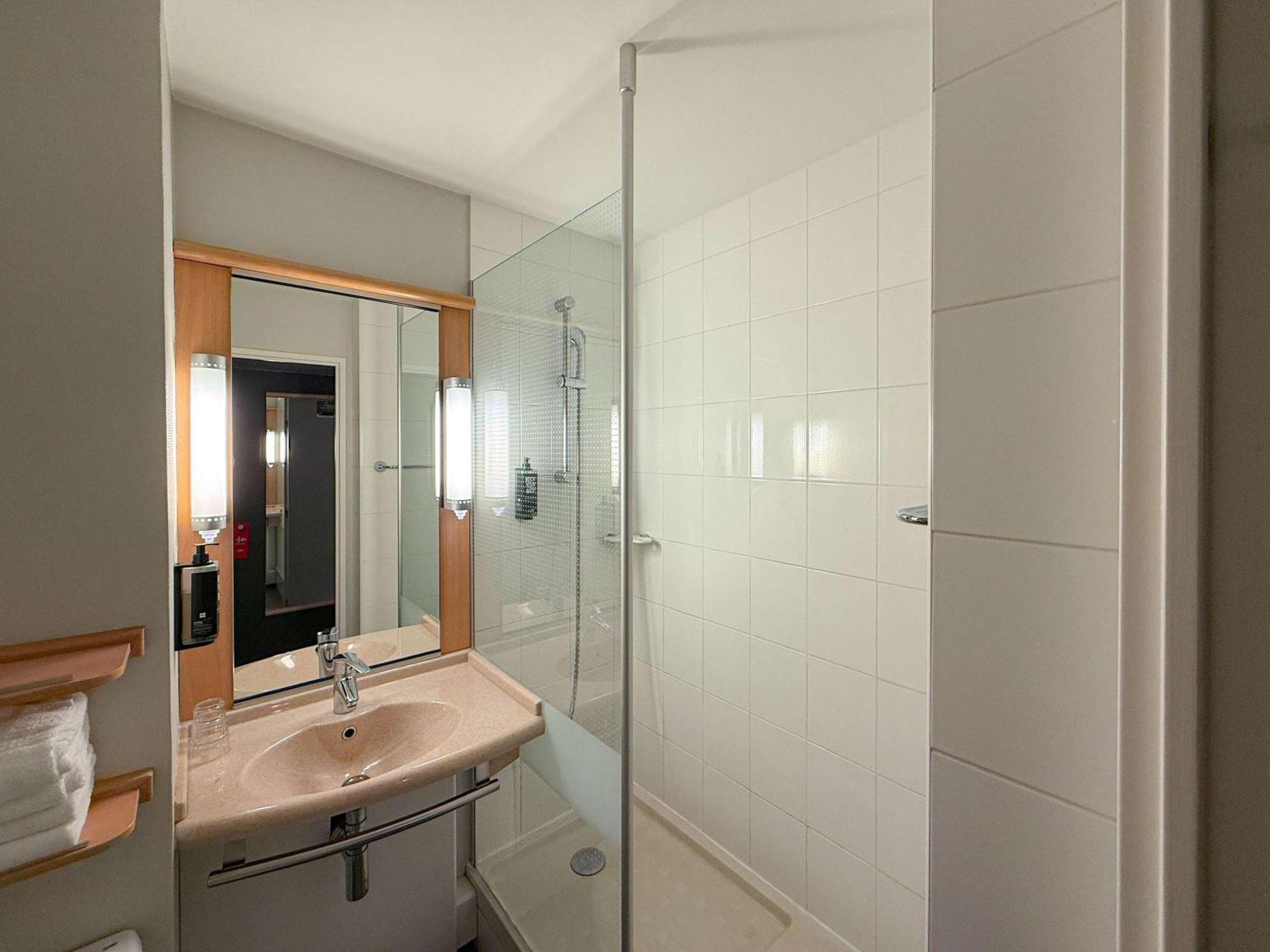 Hotel Ibis Rennes Cesson Exterior foto